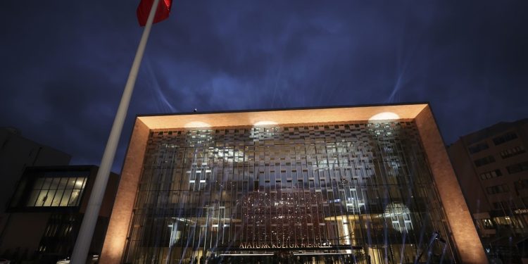 AKM’nin sanatçılarından ‘otopark ücreti’ tepkisi: Kampanya başlattılar