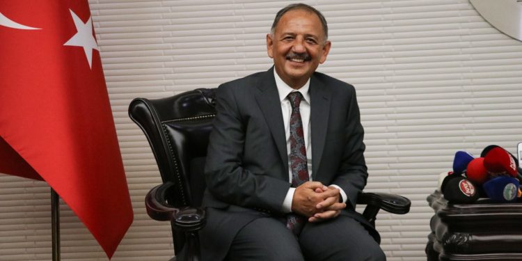 Bakan Özhaseki: Ağa, eşraf, partili gelmiş yok öyle bir şey, dimdik duracaksınız