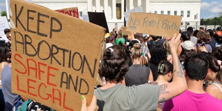 Cinsel istismara uğrayan 13 yaşındaki çocuk doğum yaptı