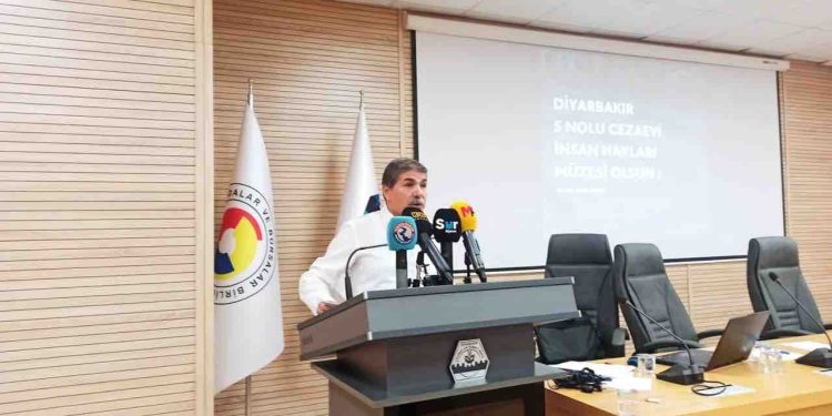 Diyarbakır Cezaevi tepkisi: ‘Yapılan bir hata tarihe geçer’