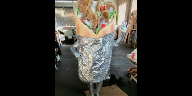 Döner dürüm kostümü 12 bin dolara satıldı