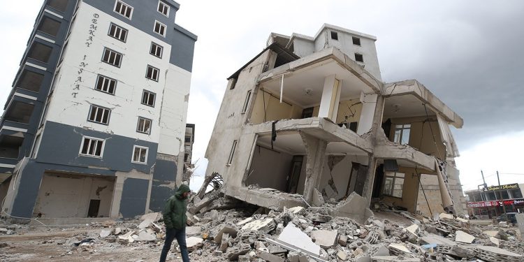 EMEP’ten 6. ayında deprem raporu: Nefes almak ölümle eş