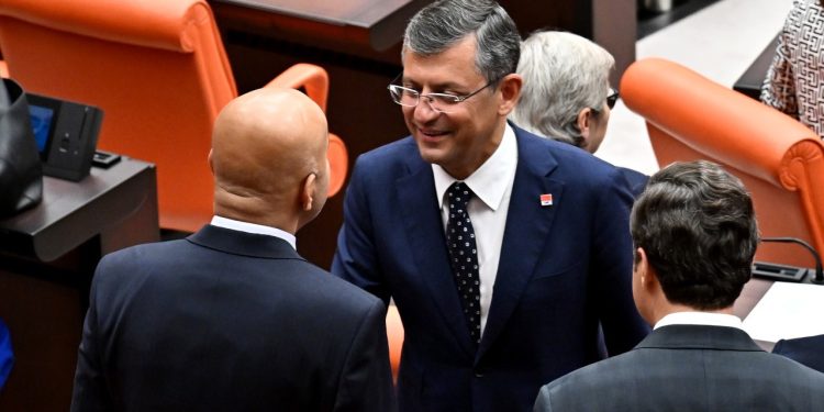 Özgür Özel: Genel başkanlıksa genel başkanlık…