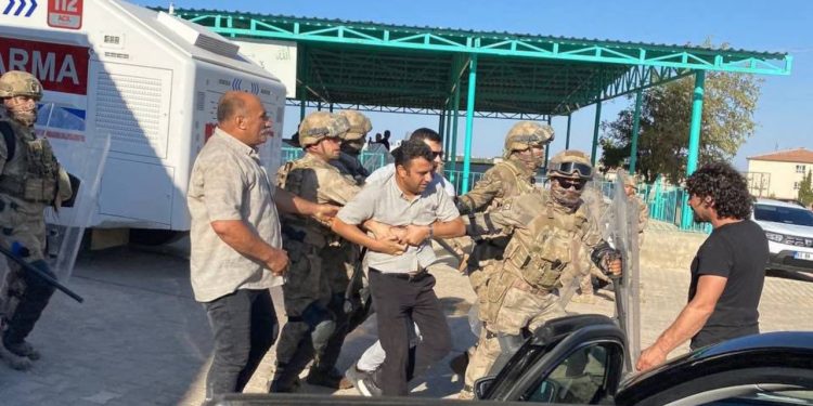 Yeşil Sol Parti: Jandarma milletvekilini gözaltına alamayınca alıkoydu