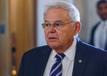 ‘Rüşvet’ suçlaması: Senatör Menendez komite başkanlığından ayrıldı