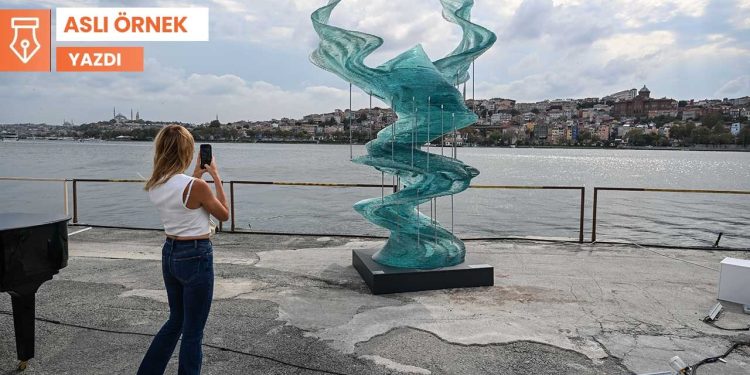 Contemporary İstanbul’da eserleri su bastı, giden fotoğraf çektirdi
