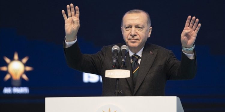 Erdoğan, AK Parti kongresinde: Altılı Masa’dan parlamentoda kimse var mı?