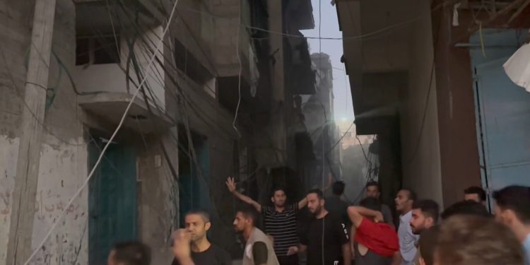 İsrail, akşam saatlerinde 3 evi vurdu: En az 22 kişi öldü