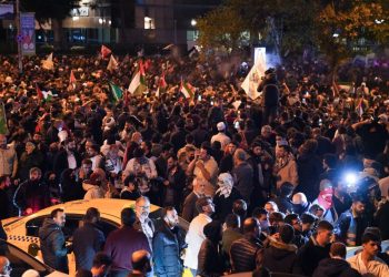 İsrail’in hastane saldırısı çok sayıda ilde protesto edildi: İstanbul’da polis biber gazı kullandı