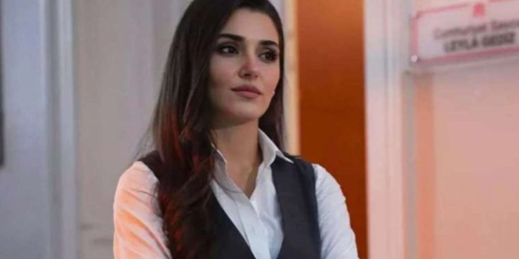 Yapımcı Faruk Turgut: Oyuncular talep görmeyince Hande Erçel’i günah keçisi ilan ediyorlar