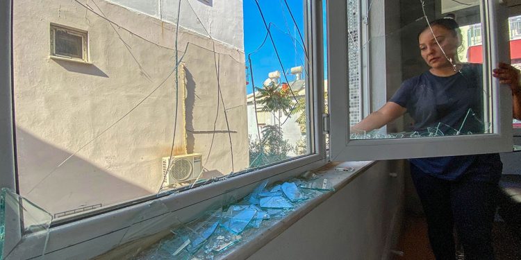 Ev sahibi-kiracı kavgaları bitmiyor: Kiracısının camlarını kırdı