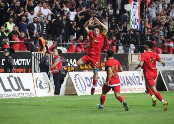 Namağlup lider Amedspor üst üste 7. galibiyetini aldı