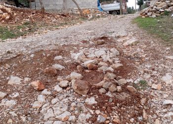 Sular sağlıksız, yollar bozuk: Andırın’da mahalleli tepkili