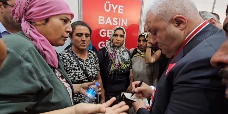 Agrobay işçisi Tuncay Özkan’a seslendi: Nikah şahidiydi, takısını geri alsın