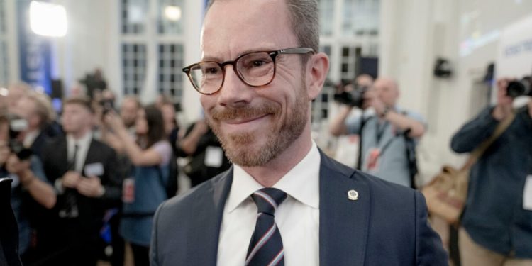 Danimarka Ekonomi Bakanı Ellemann-Jensen siyaseti bıraktı