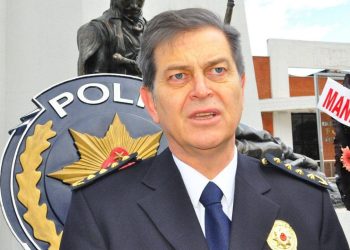 Emniyet müdürü silahını çaldırmış