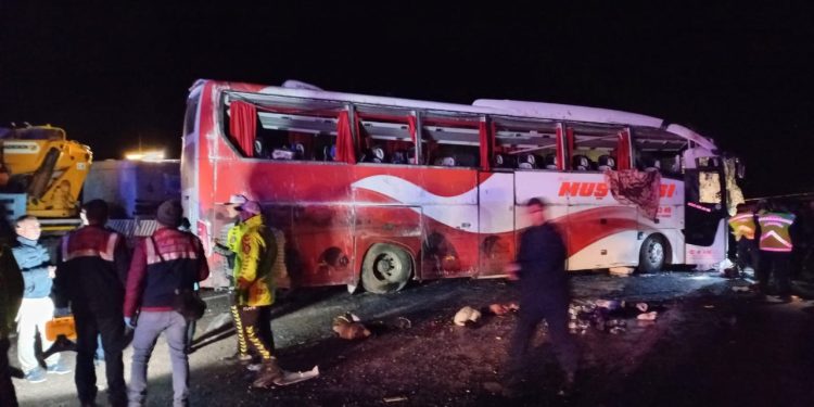 Kayseri’de yolcu otobüsü devrildi: 38 kişi yaralı